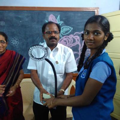 14 Mr Thirumalai Murugan President Lions Club Tirunelveli Presenting Solar Lamp To Student